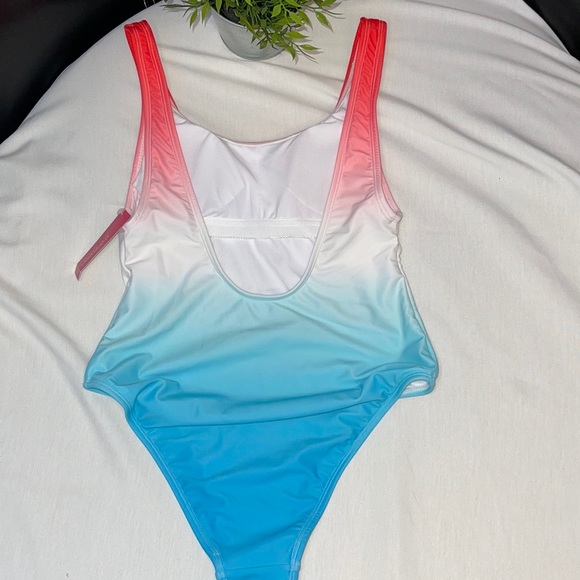 💥 NWT Red White and Blue Ombré One Piece Swimsuit | Size Medium - Picture 5 of 11